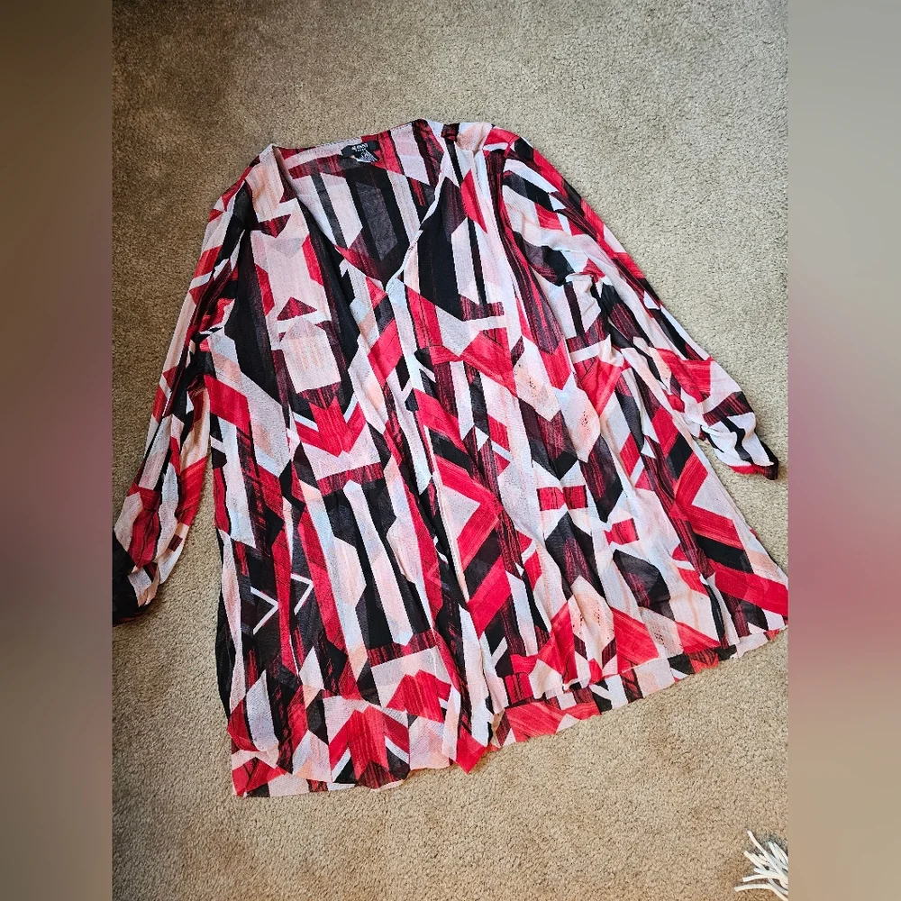 Geometric Patterned Abstract Top - Picture 1 of 4